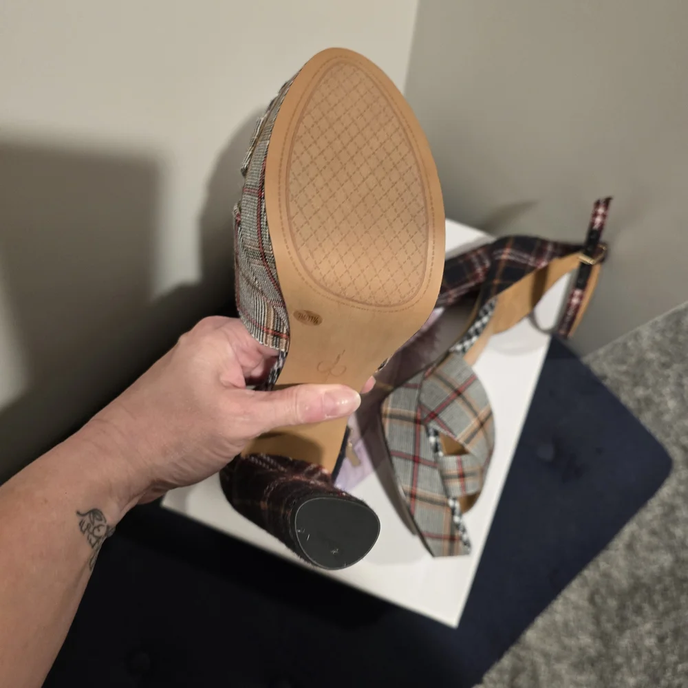 Jessica Simpson Plaid and Houndstooth Women's Heels - Picture 6 of 7